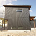 グレイッシュインテリアのすっきりシンプルなデザイン住宅