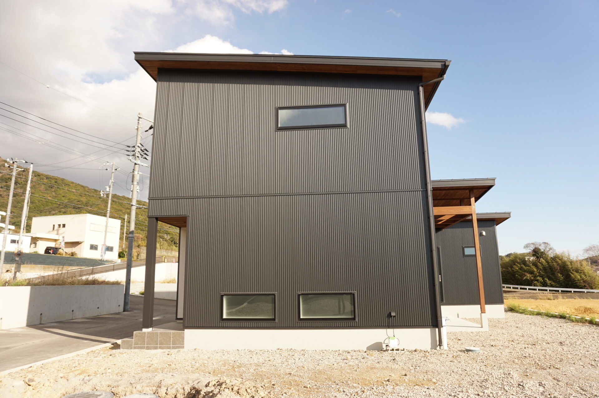 グレイッシュインテリアのすっきりシンプルなデザイン住宅